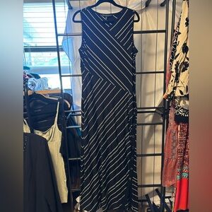 😍White House Black Market Black and White Maxi Dress size XL